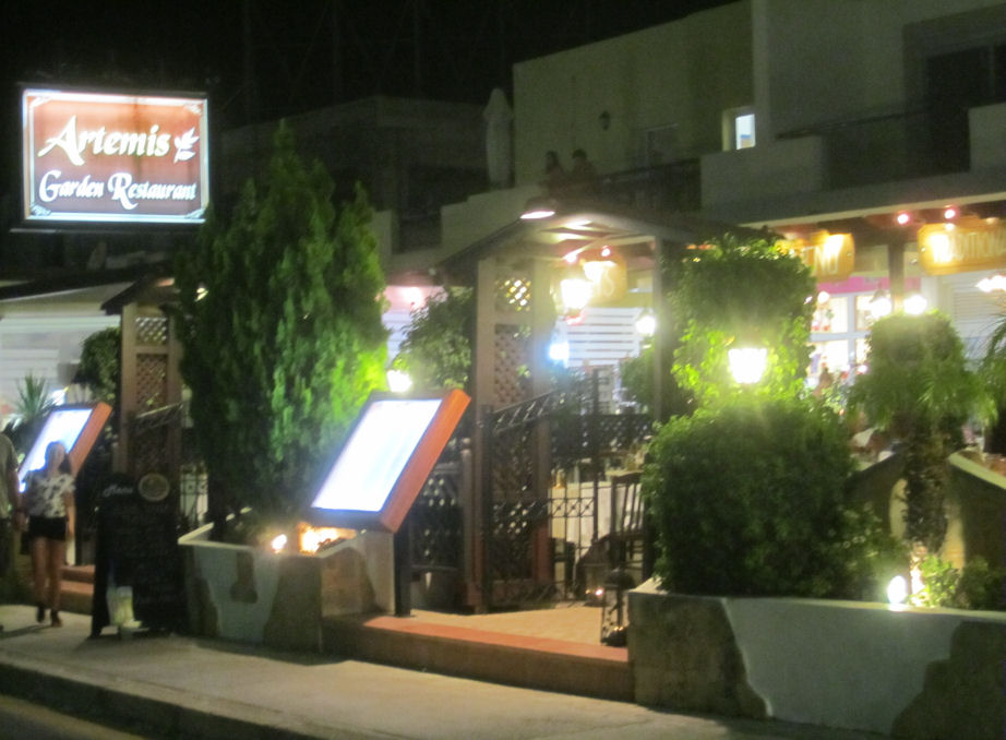 Artemis Garden Restaurant in Pefkos